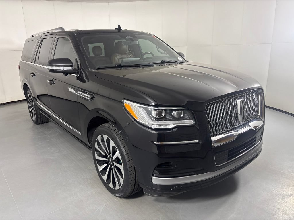 Used 2023 Lincoln Navigator L Reserve AWD/4WD image 2