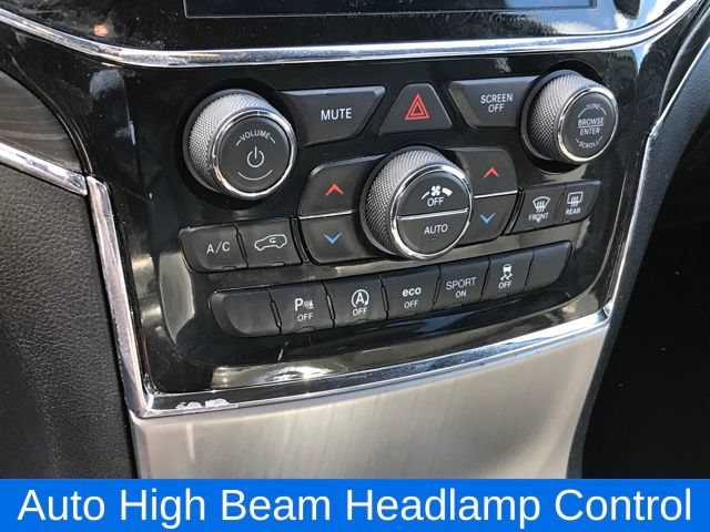 Used 2022 Jeep Grand Cherokee Limited w/ Technology Group AWD/4WD image 12