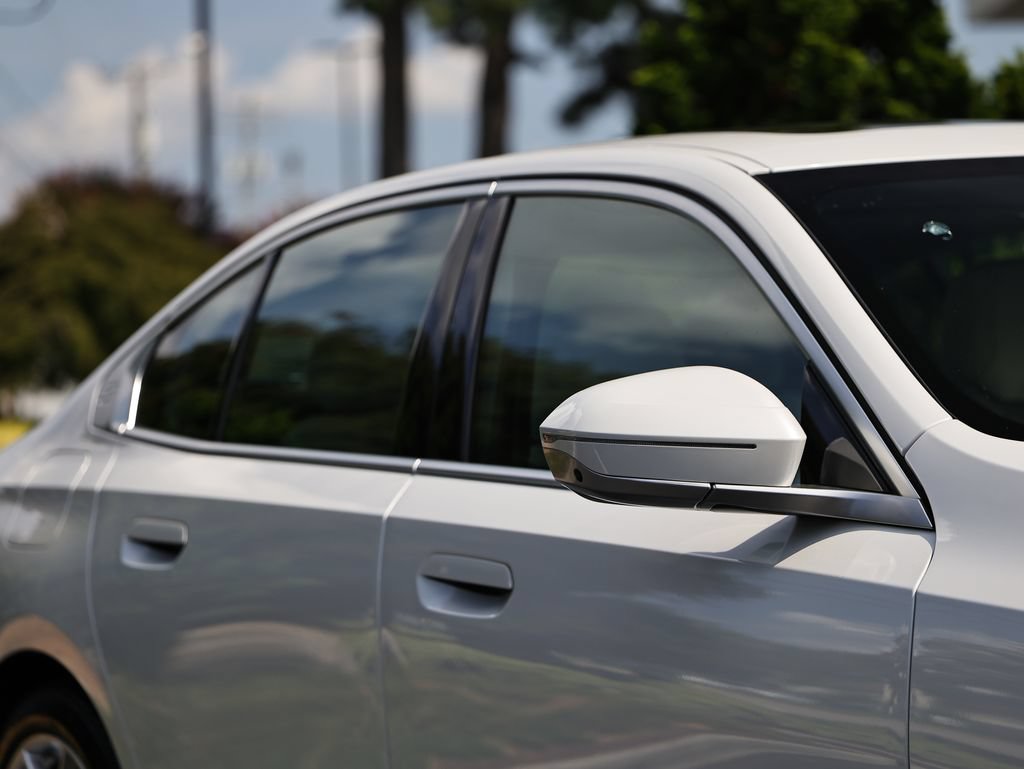 Used 2024 BMW 530i xDrive w/ Premium Package AWD/4WD image 3