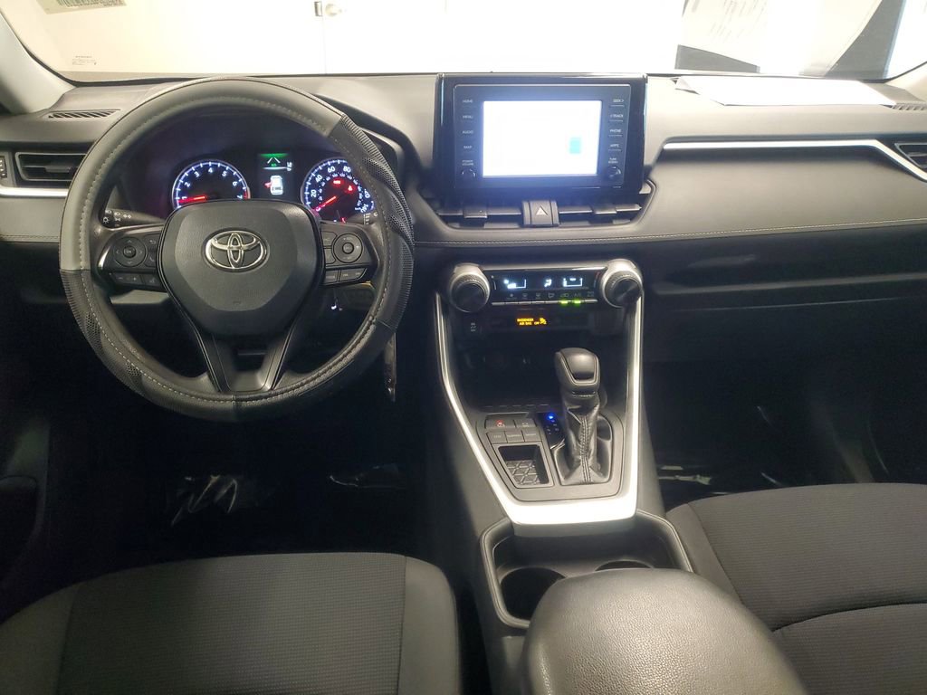 Used 2019 Toyota RAV4 LE image 9
