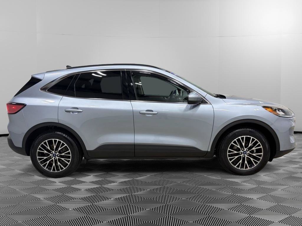 Certified 2022 Ford Escape Titanium w/ Class II Trailer Tow Package FWD image 3