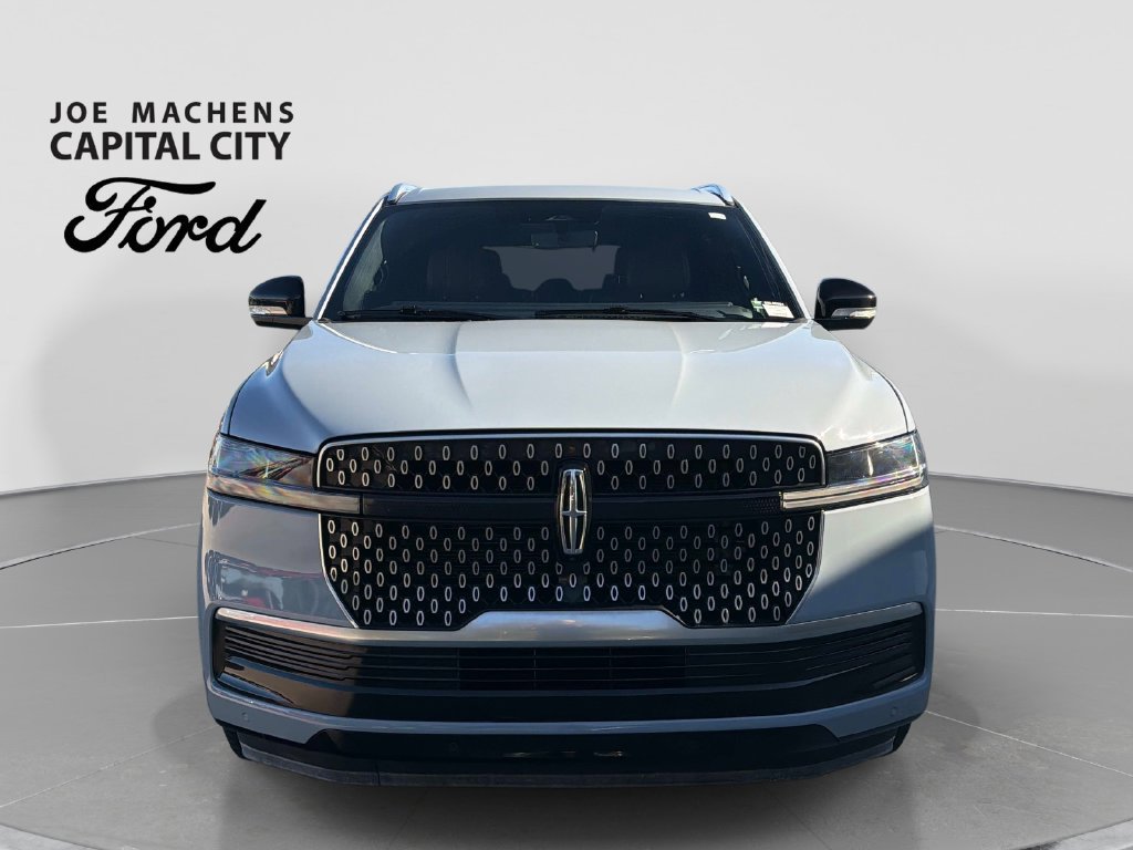 Used 2025 Lincoln Navigator Reserve AWD/4WD image 11