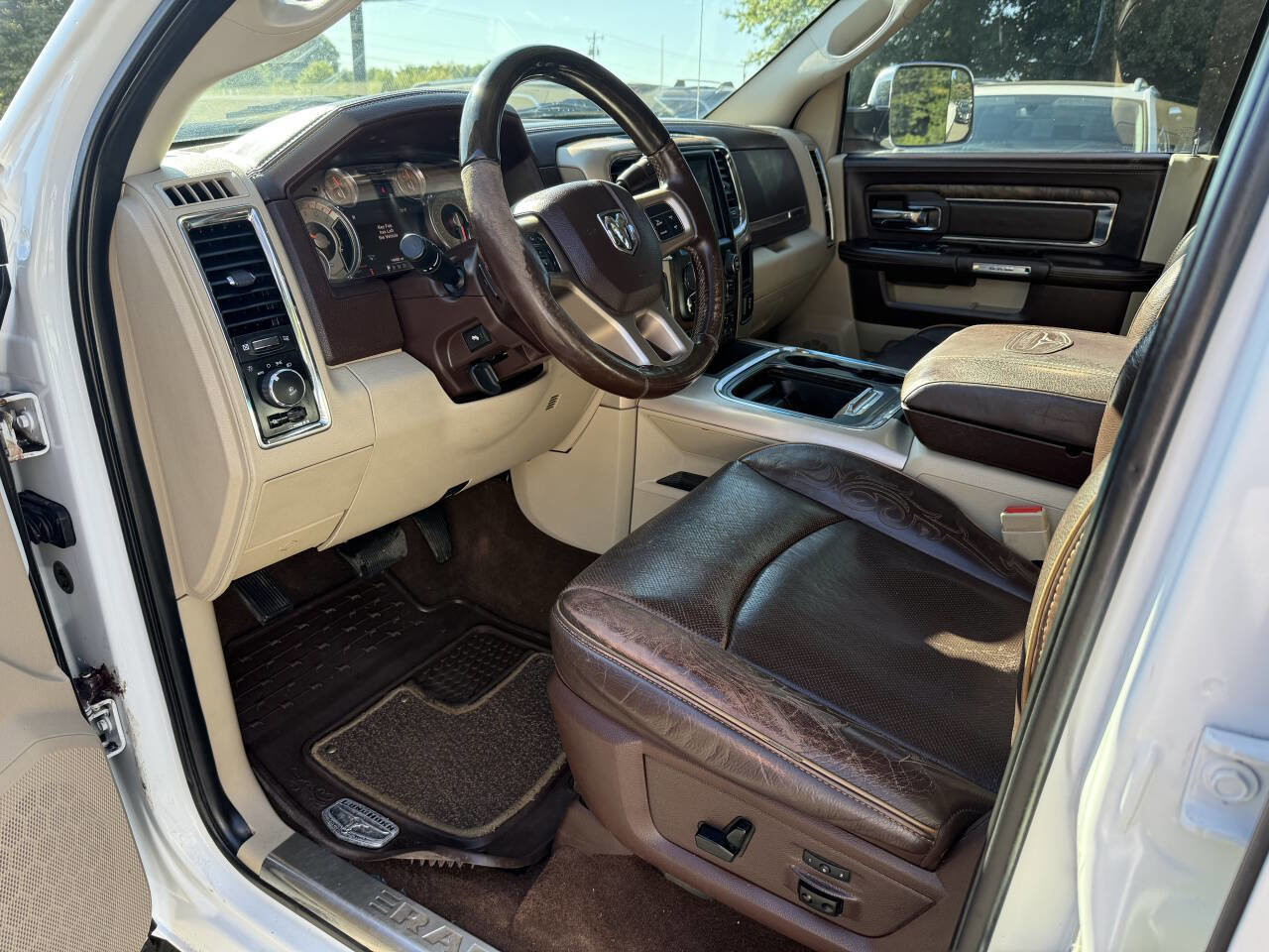 Used 2017 RAM 3500 Laramie Longhorn image 8