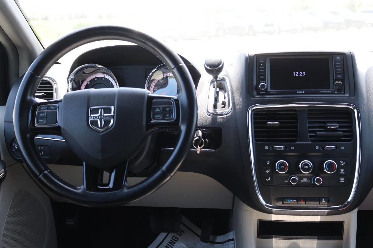 Used 2019 Dodge Grand Caravan SXT FWD image 25