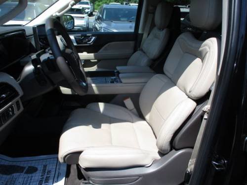 Used 2024 Lincoln Navigator L Reserve image 7