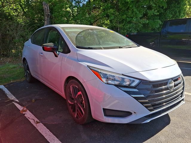 Used 2024 Nissan Versa SR image 3