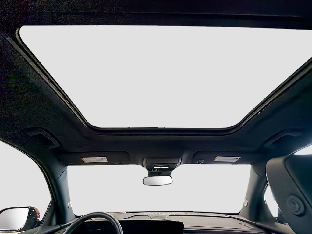 Used 2025 Buick Enclave Avenir image 24