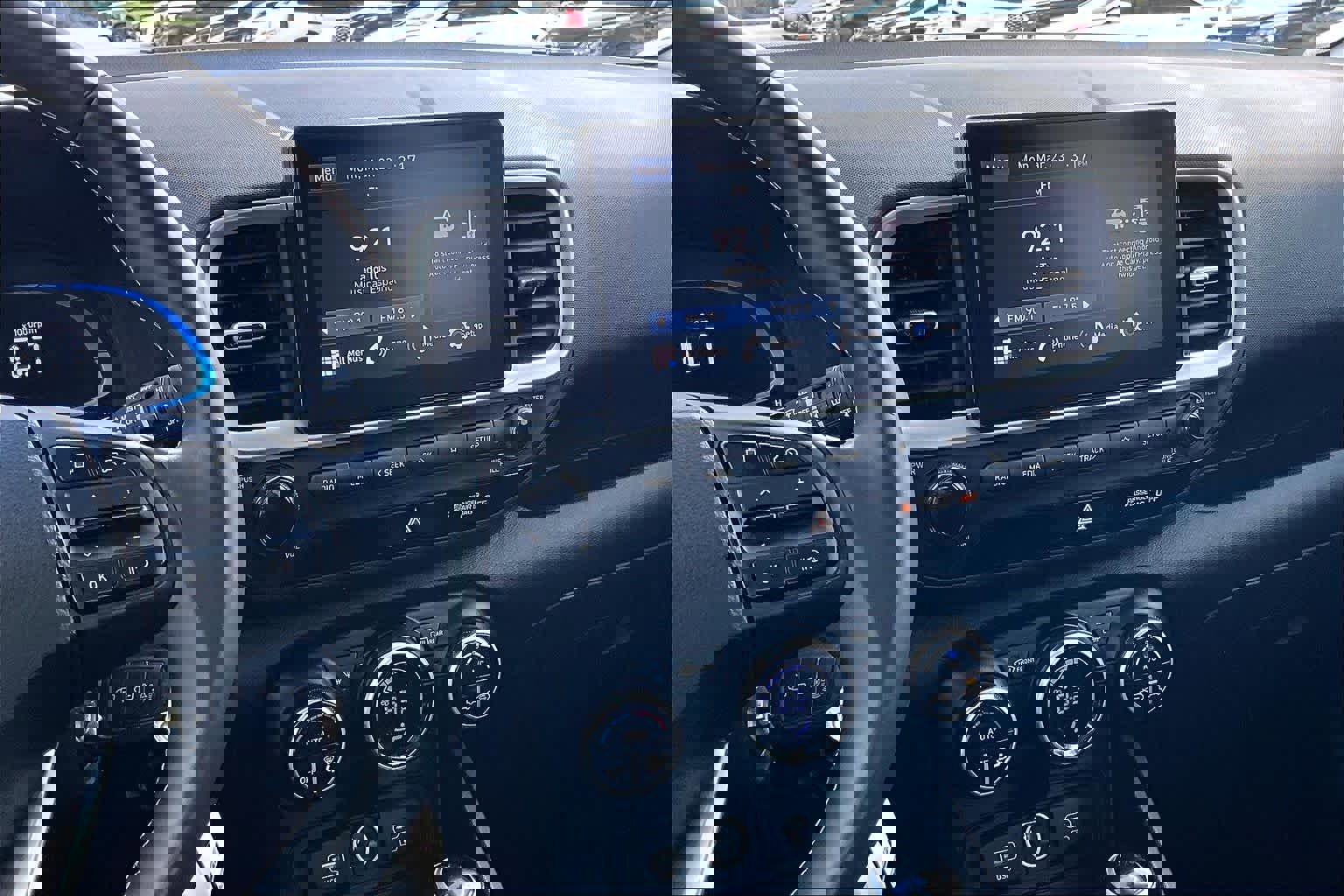 Used 2023 Hyundai Venue SEL image 7