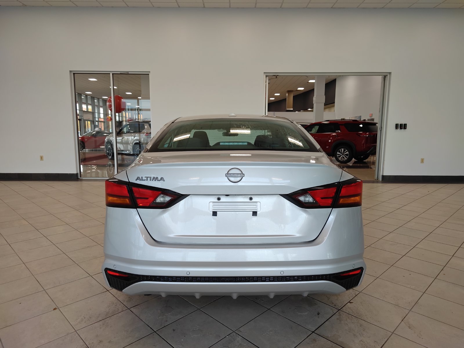 Used 2025 Nissan Altima 2.5 SV FWD image 4