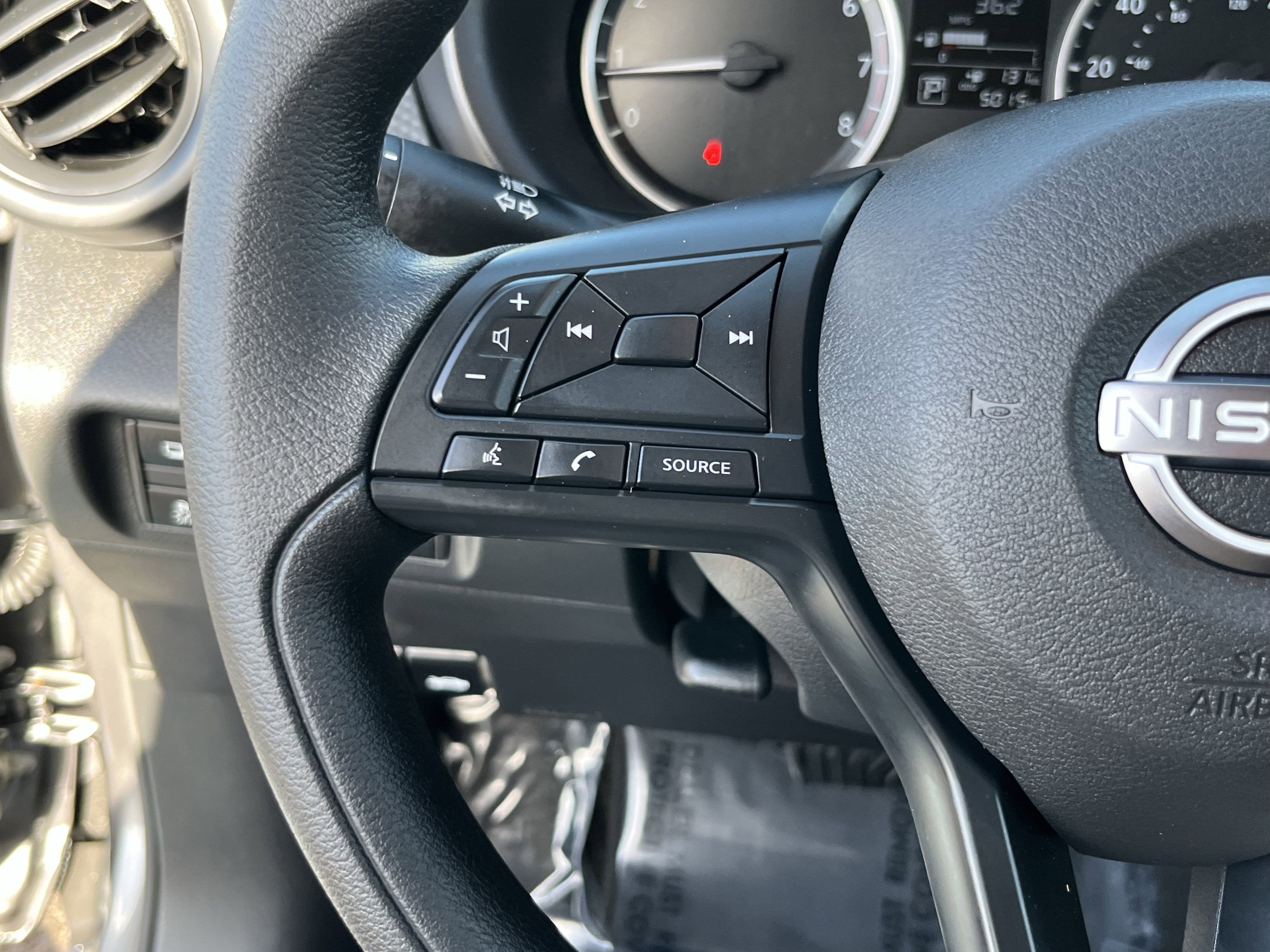 Used 2025 Nissan Kicks Play S image 17