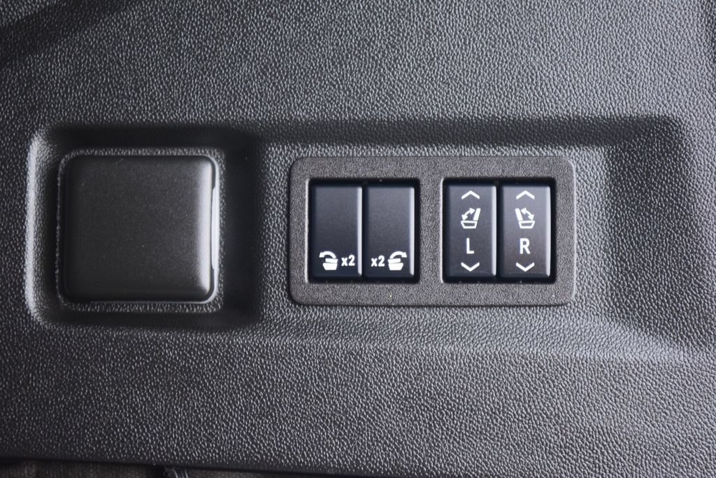 Used 2024 GMC Yukon Denali AWD/4WD image 27