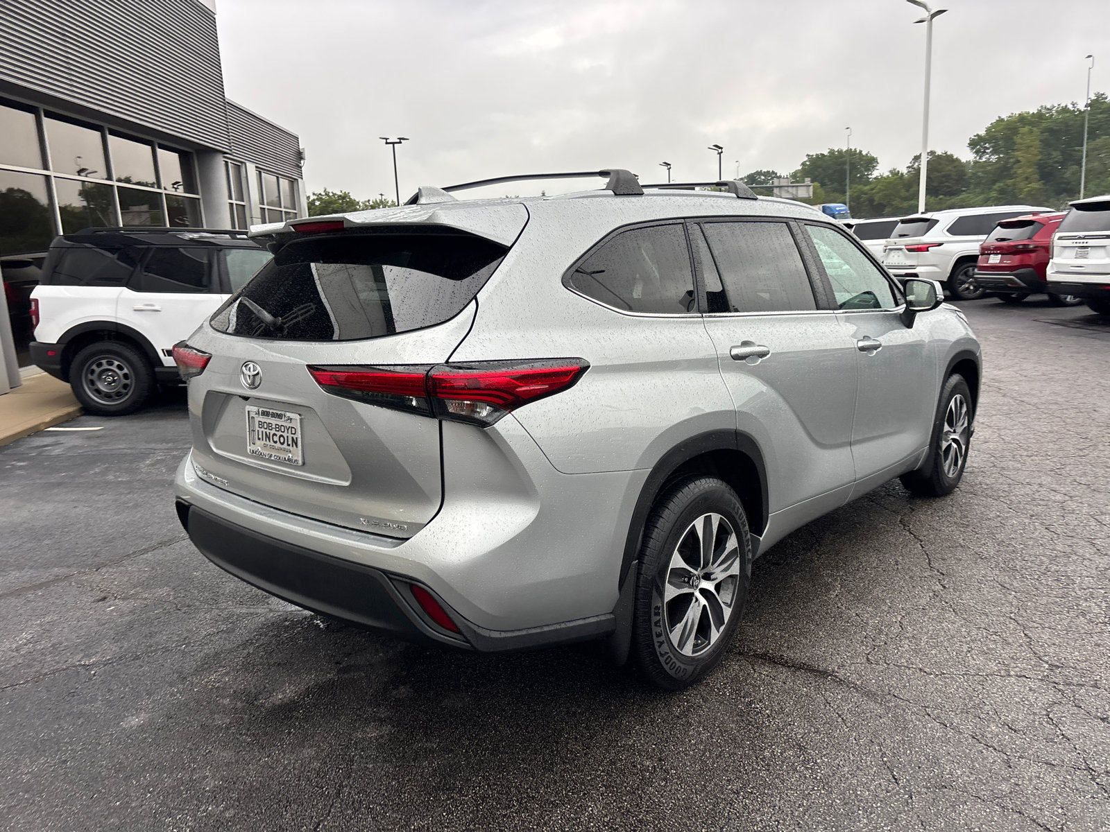 Used 2023 Toyota Highlander XLE AWD/4WD image 7