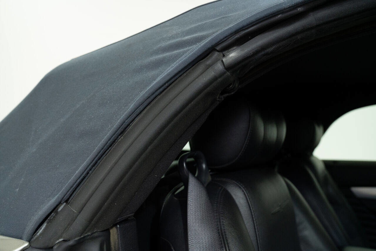 Used 2005 Ford Thunderbird Deluxe image 29