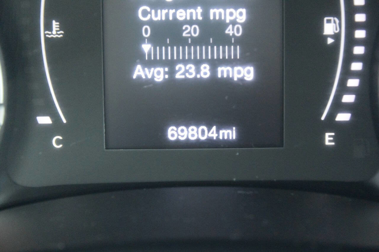 Used 2017 Jeep Renegade Latitude w/ Popular Equipment Group image 11