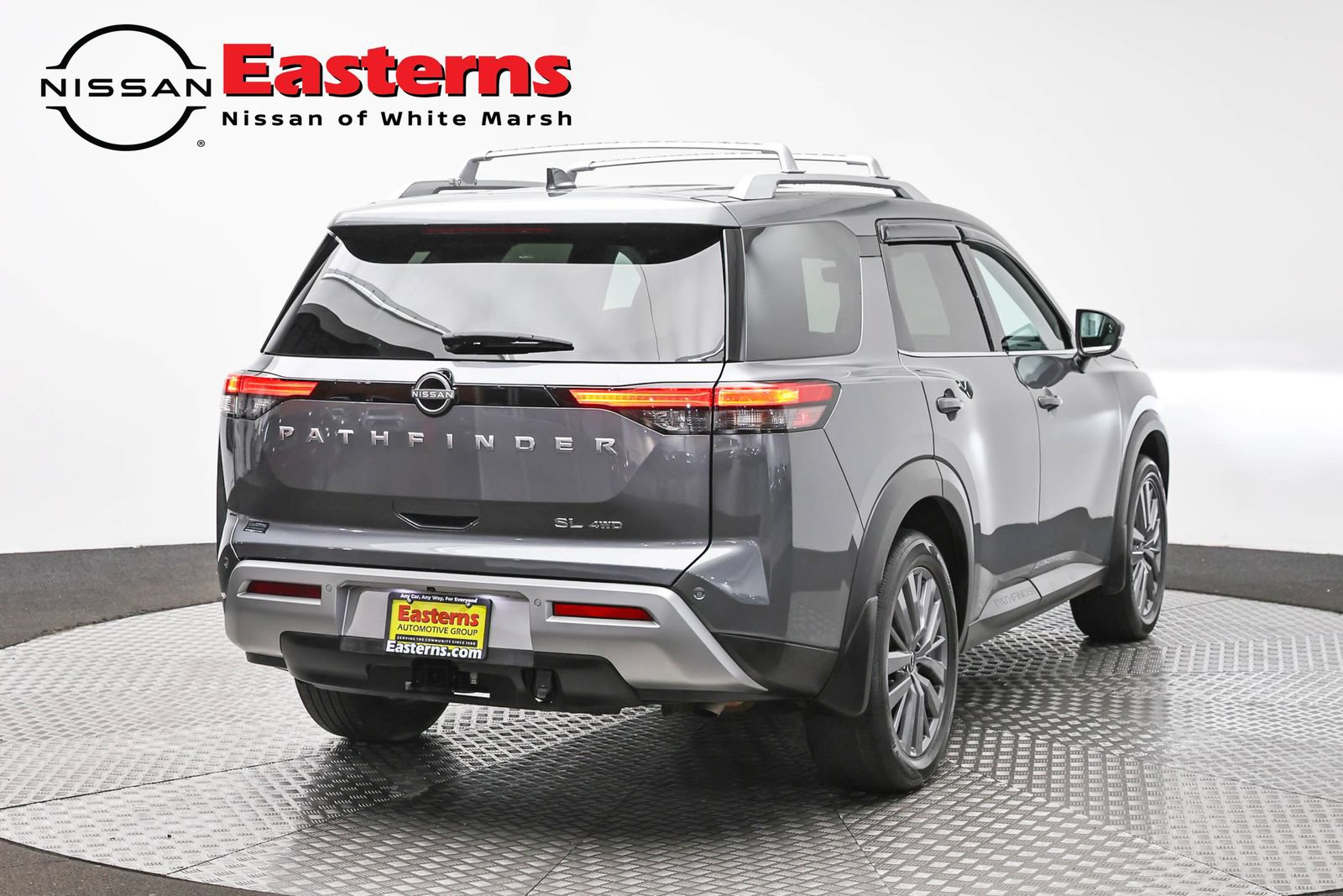 Used 2024 Nissan Pathfinder SL AWD/4WD image 5
