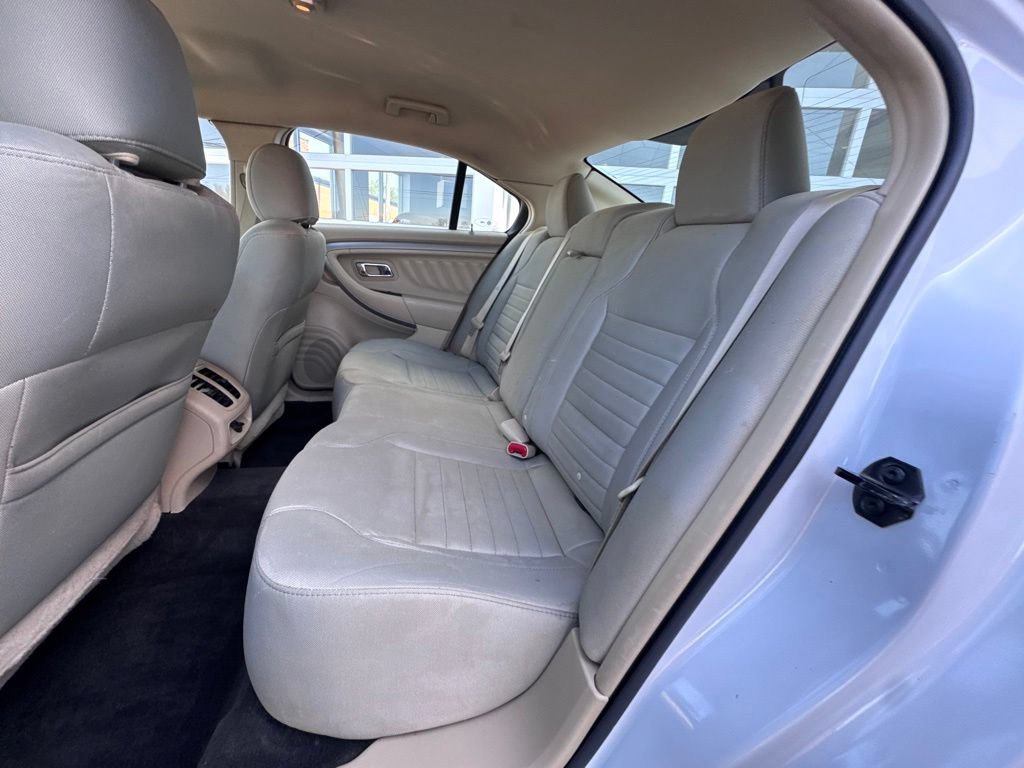Used 2018 Ford Taurus SE FWD image 22
