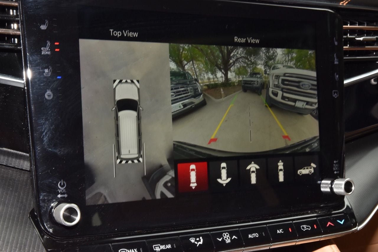 Used 2024 Jeep Grand Wagoneer Series III w/ Rear Seat Video Group 1 AWD/4WD image 30