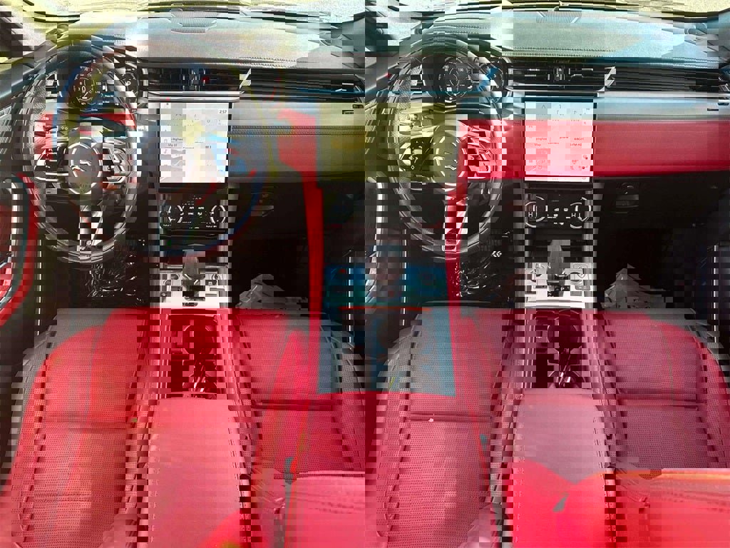 Used 2021 Jaguar F-PACE R-Dynamic S image 13