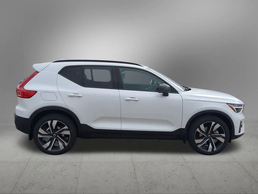 New 2026 Volvo XC40 B5 Plus w/ Climate Package AWD/4WD image 7