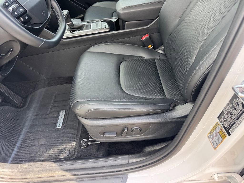 Used 2026 Kia Sportage EX image 6