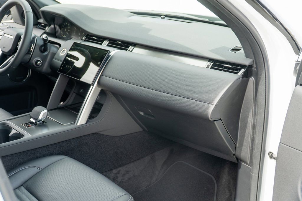 Used 2025 Land Rover Discovery Sport Dynamic SE image 20