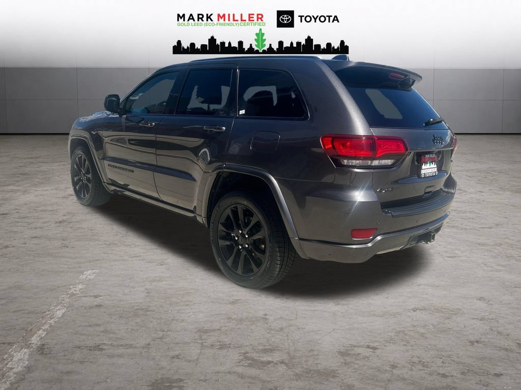 Used 2021 Jeep Grand Cherokee Laredo X AWD/4WD image 3