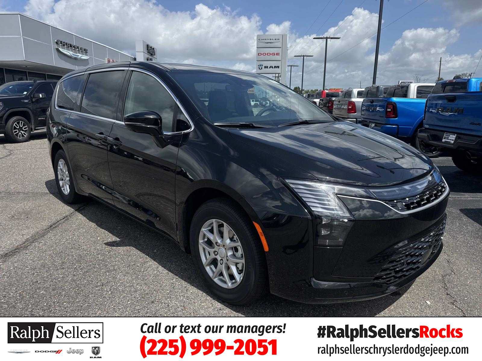 New 2027 Chrysler Pacifica Select FWD image 1