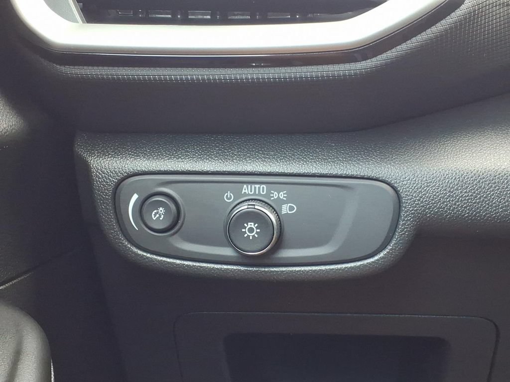 Used 2023 Chevrolet TrailBlazer LS FWD image 23