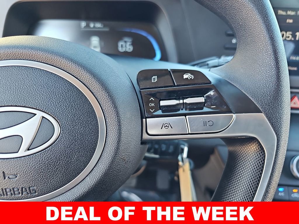 Used 2025 Hyundai Elantra SE image 17