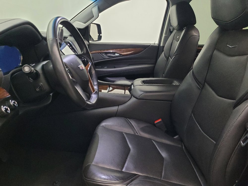 Used 2019 Cadillac Escalade Luxury w/ Escalade Sport Edition image 17
