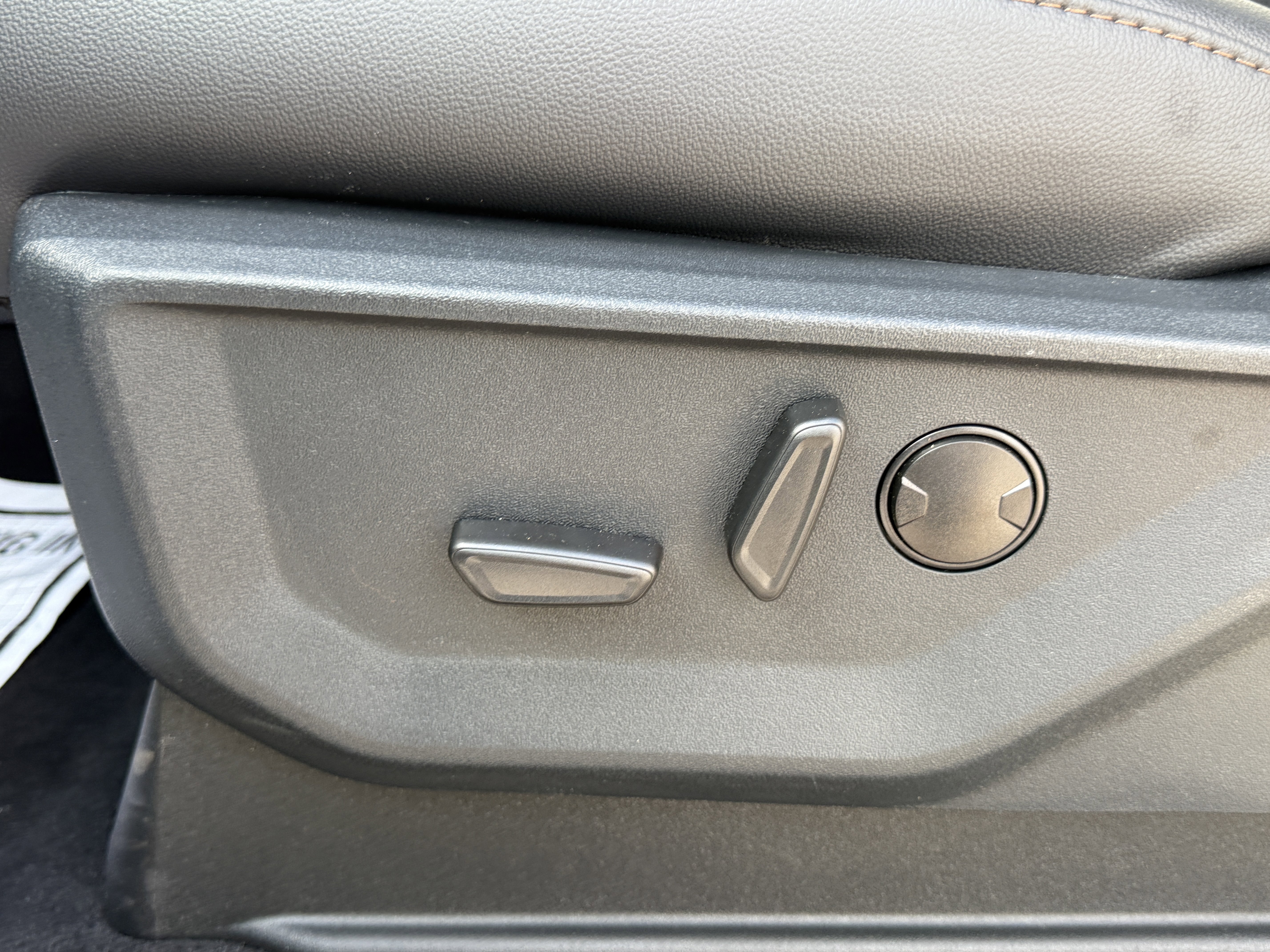 New 2026 Ford F250 Lariat w/ Black Appearance Package image 18