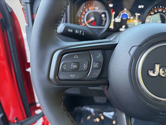 Used 2025 Jeep Wrangler Unlimited Rubicon AWD/4WD image 15