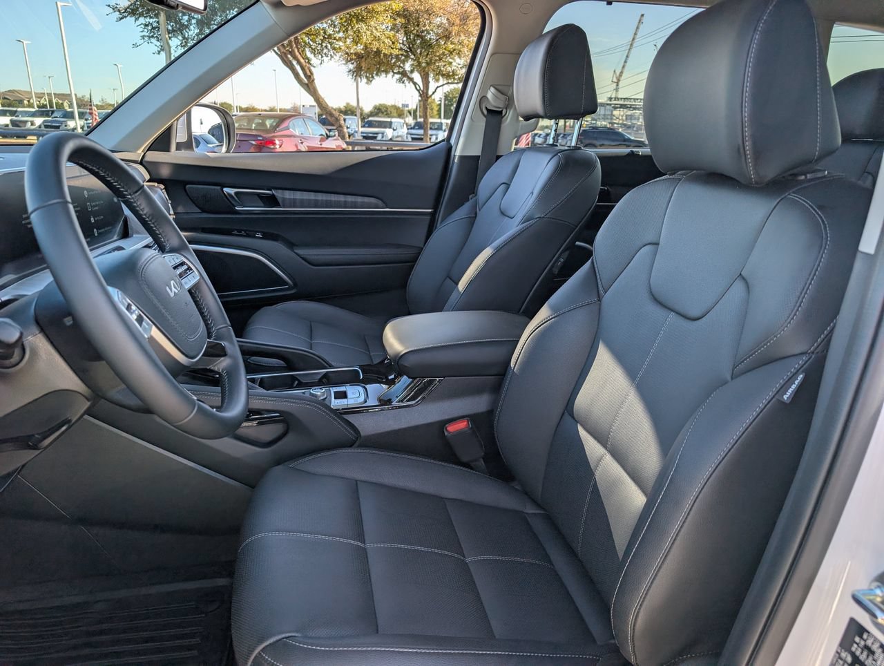 Used 2025 Kia Telluride EX w/ EX Captain's Chair Package FWD image 25