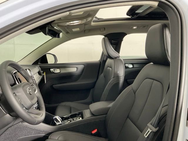New 2026 Volvo XC40 B5 Plus w/ Protection Package Premier image 31