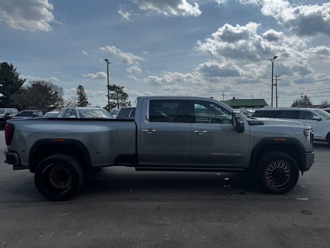 Used 2024 GMC Sierra 3500 Denali Ultimate AWD/4WD image 7