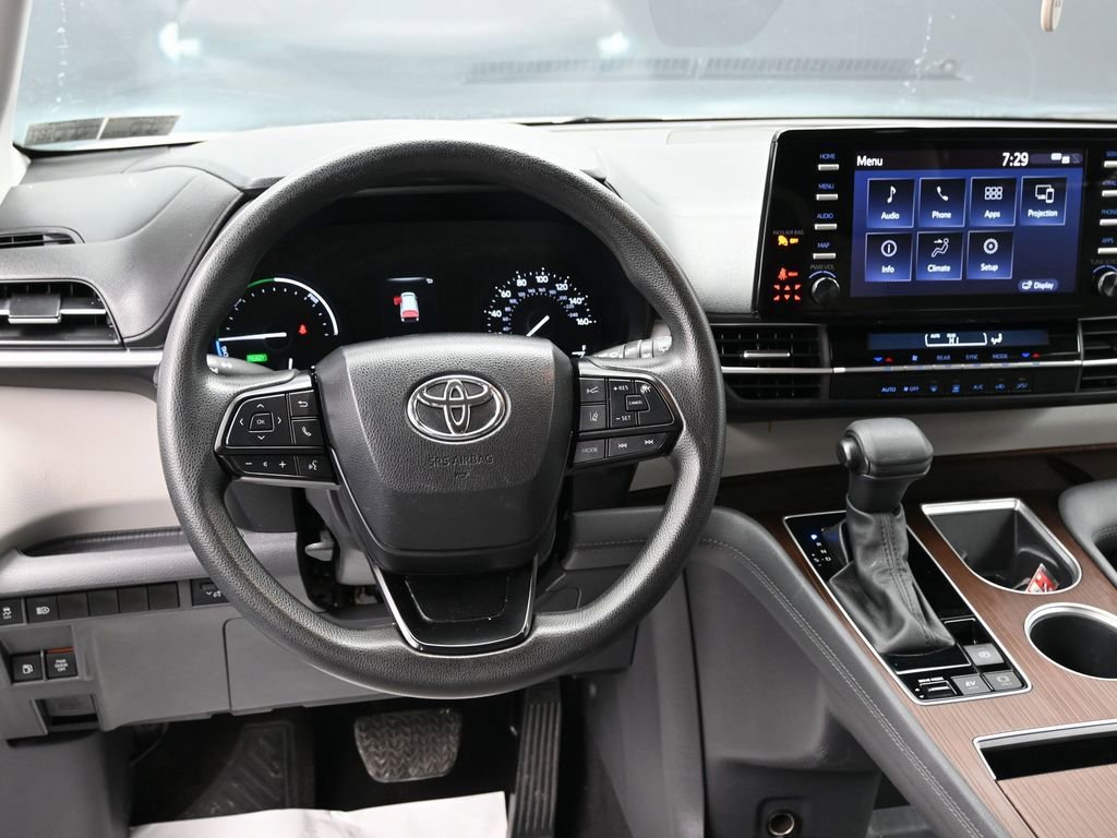 Used 2024 Toyota Sienna LE image 30