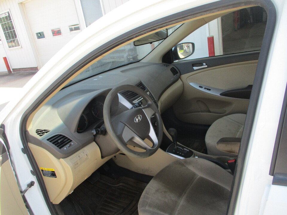 Used 2014 Hyundai Accent GLS FWD image 22
