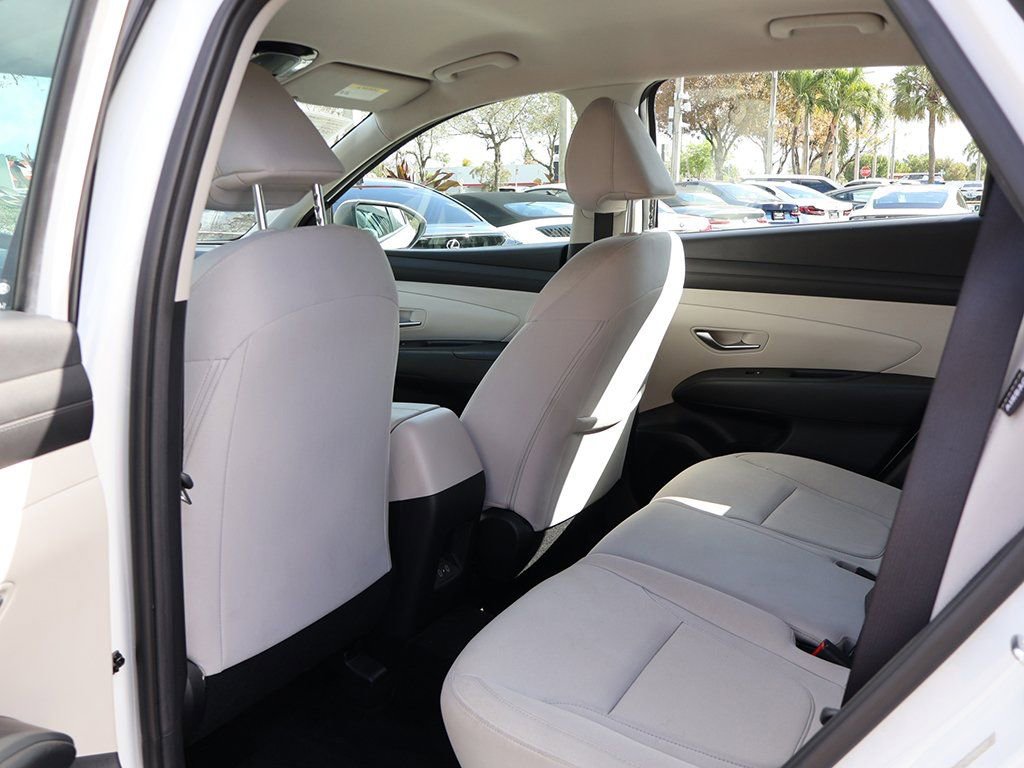 Used 2025 Hyundai Tucson SE image 32