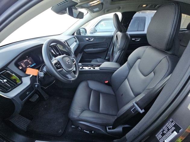 Certified 2025 Volvo XC60 B5 Plus image 8