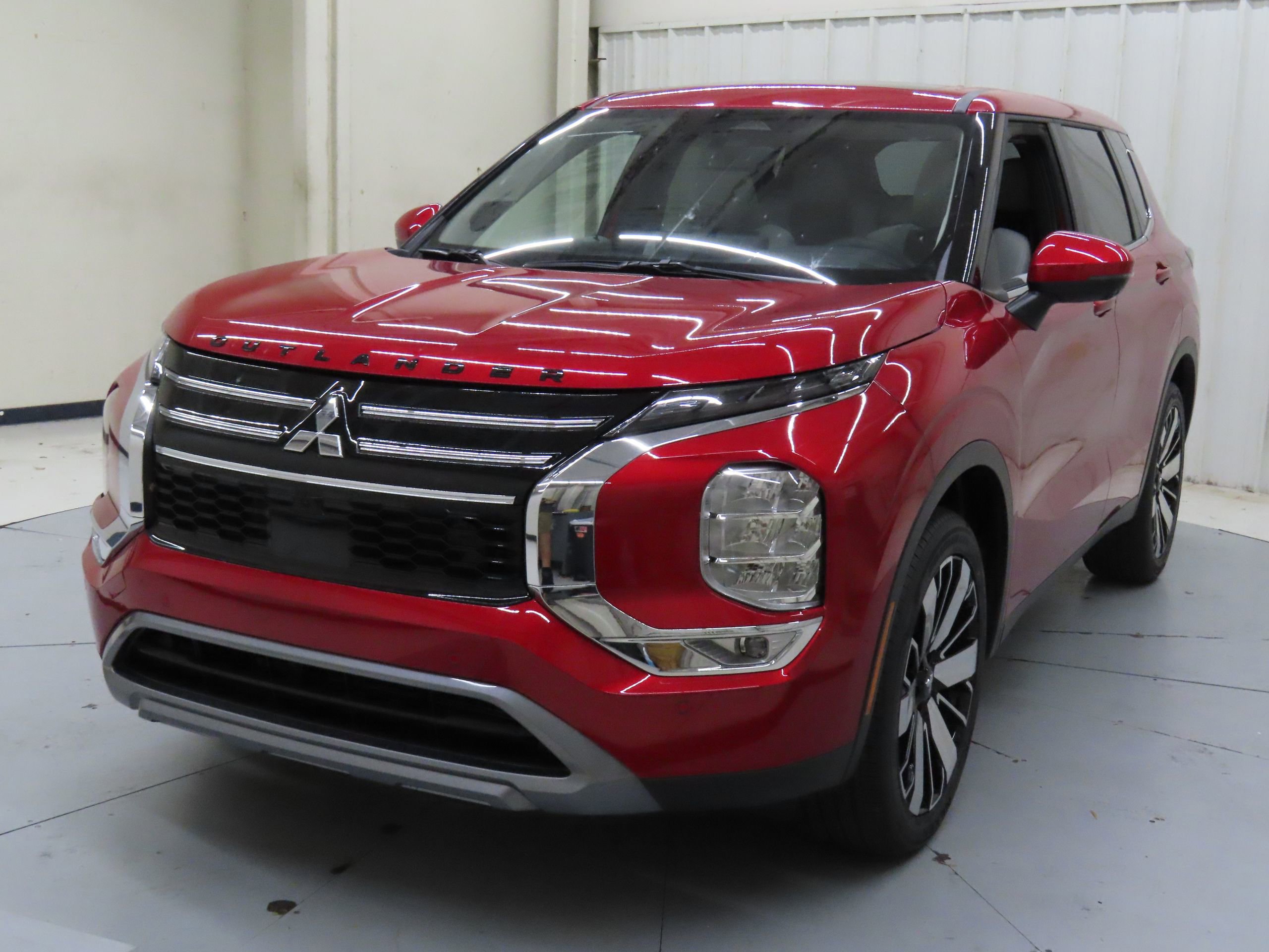 New 2025 Mitsubishi Outlander SE image 7