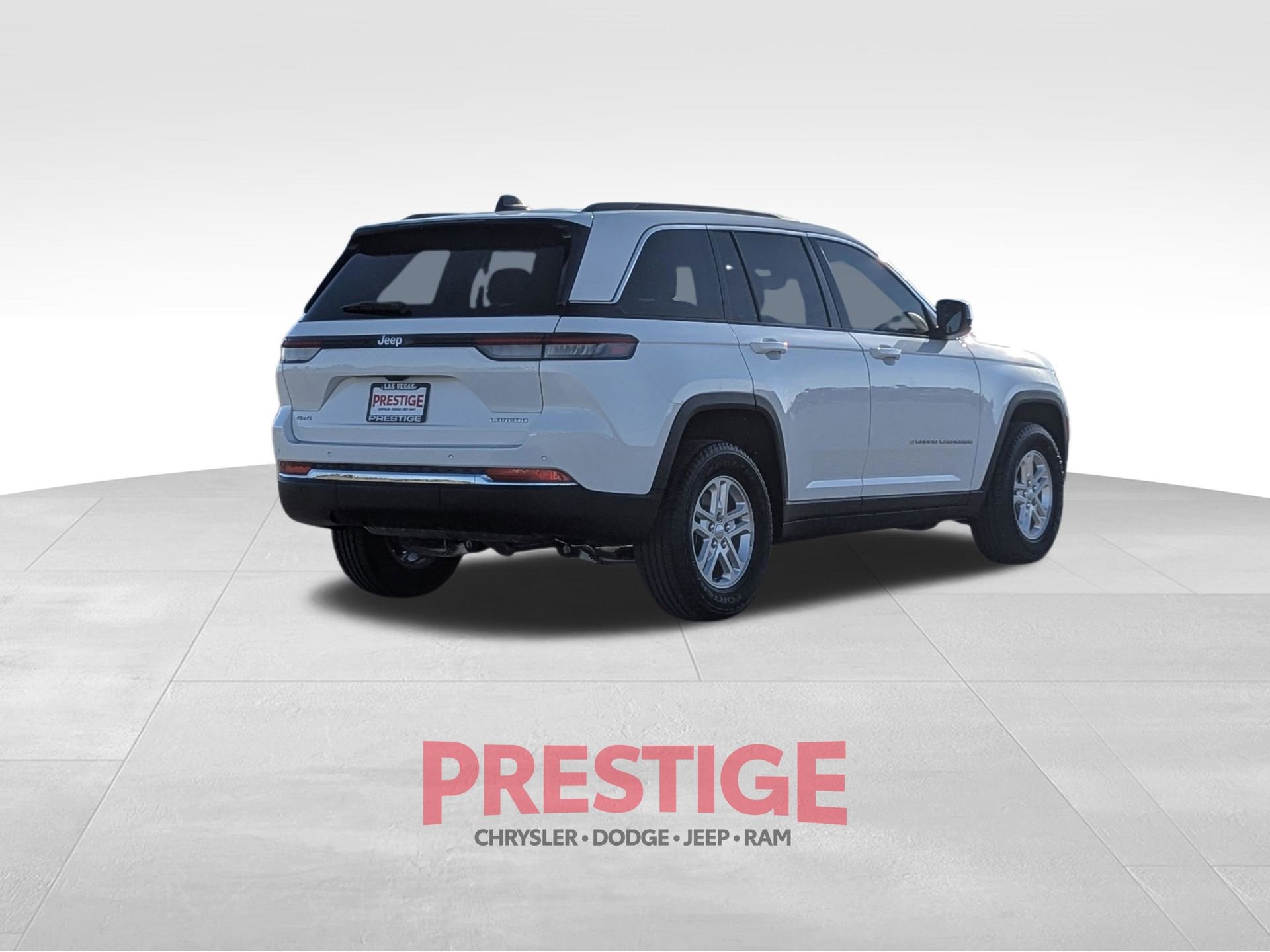 Used 2024 Jeep Grand Cherokee Laredo AWD/4WD image 6