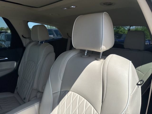 Used 2024 Buick Enclave Avenir w/ Avenir Technology Package AWD/4WD image 40