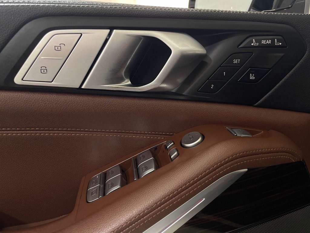 Used 2021 BMW X7 xDrive40i w/ Premium Package image 14