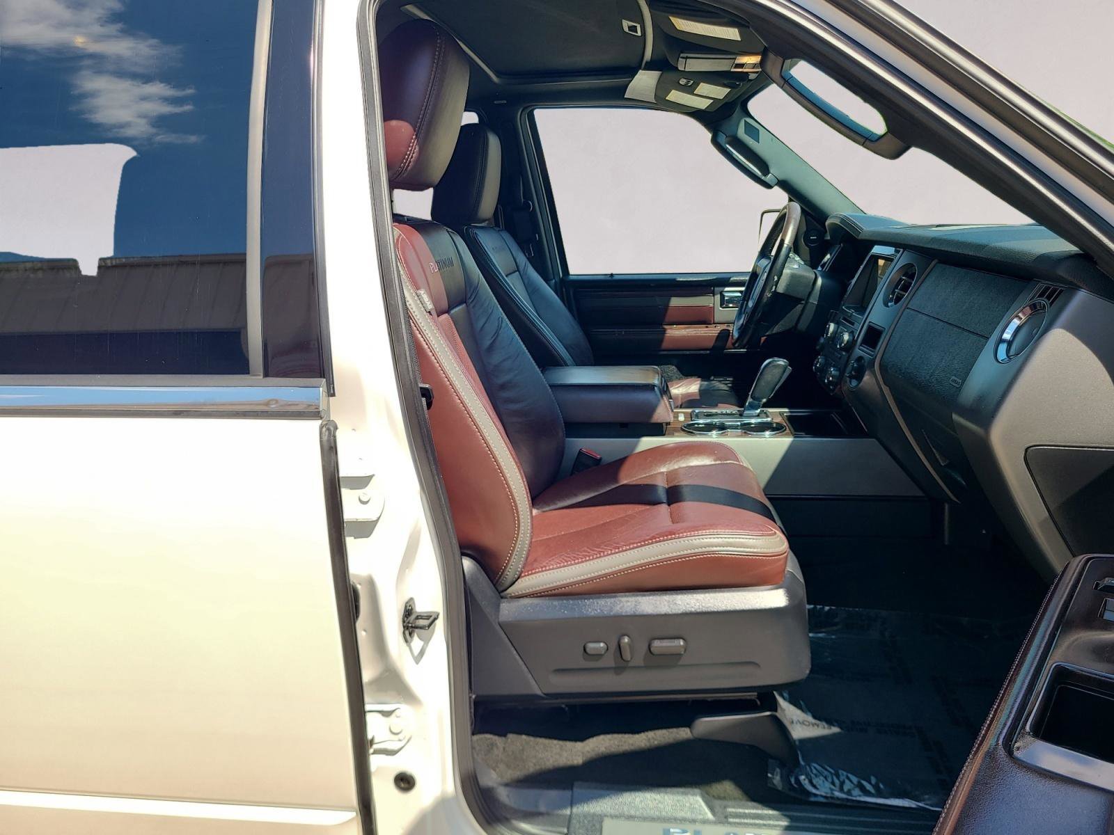 Used 2017 Ford Expedition Platinum image 27
