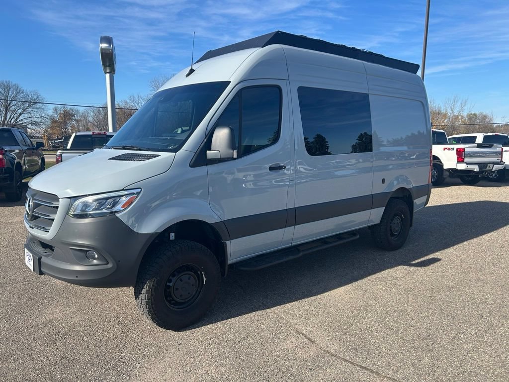 Used 2024 Mercedes-Benz Sprinter 2500 image 3