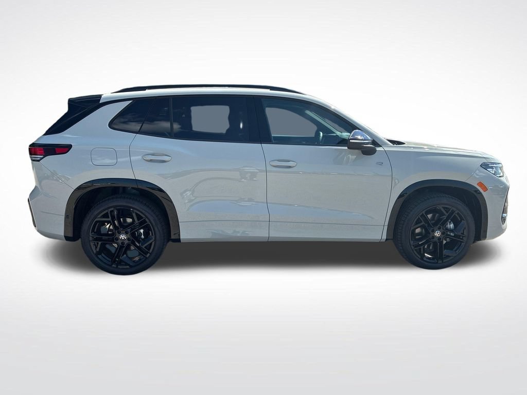 New 2026 Volkswagen Tiguan SE R-Line AWD/4WD image 2