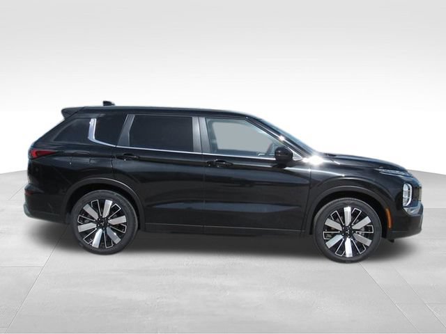 New 2025 Mitsubishi Outlander SE FWD image 2