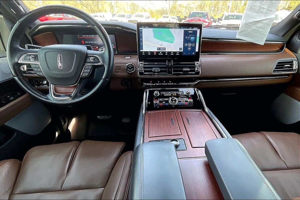 Used 2023 Lincoln Navigator Reserve image 14