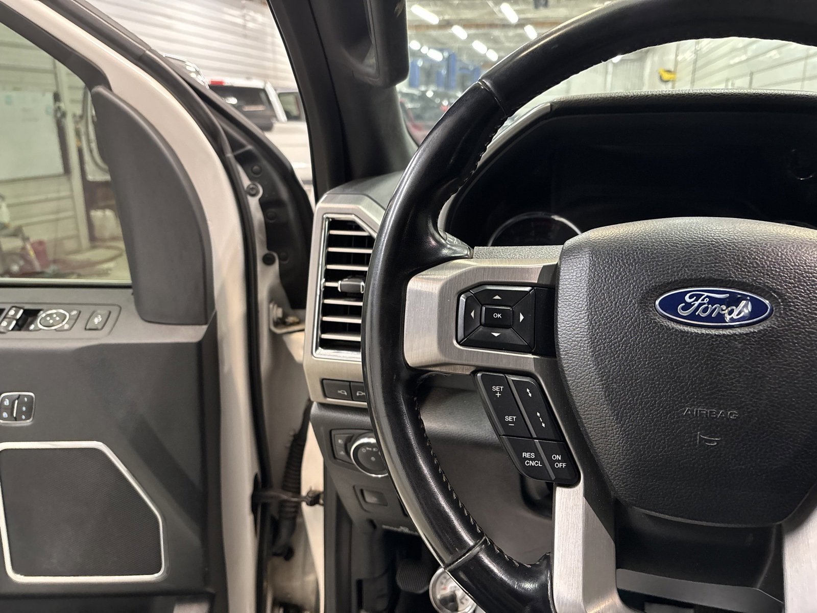 Used 2018 Ford F350 Platinum w/ Platinum Ultimate Package image 15