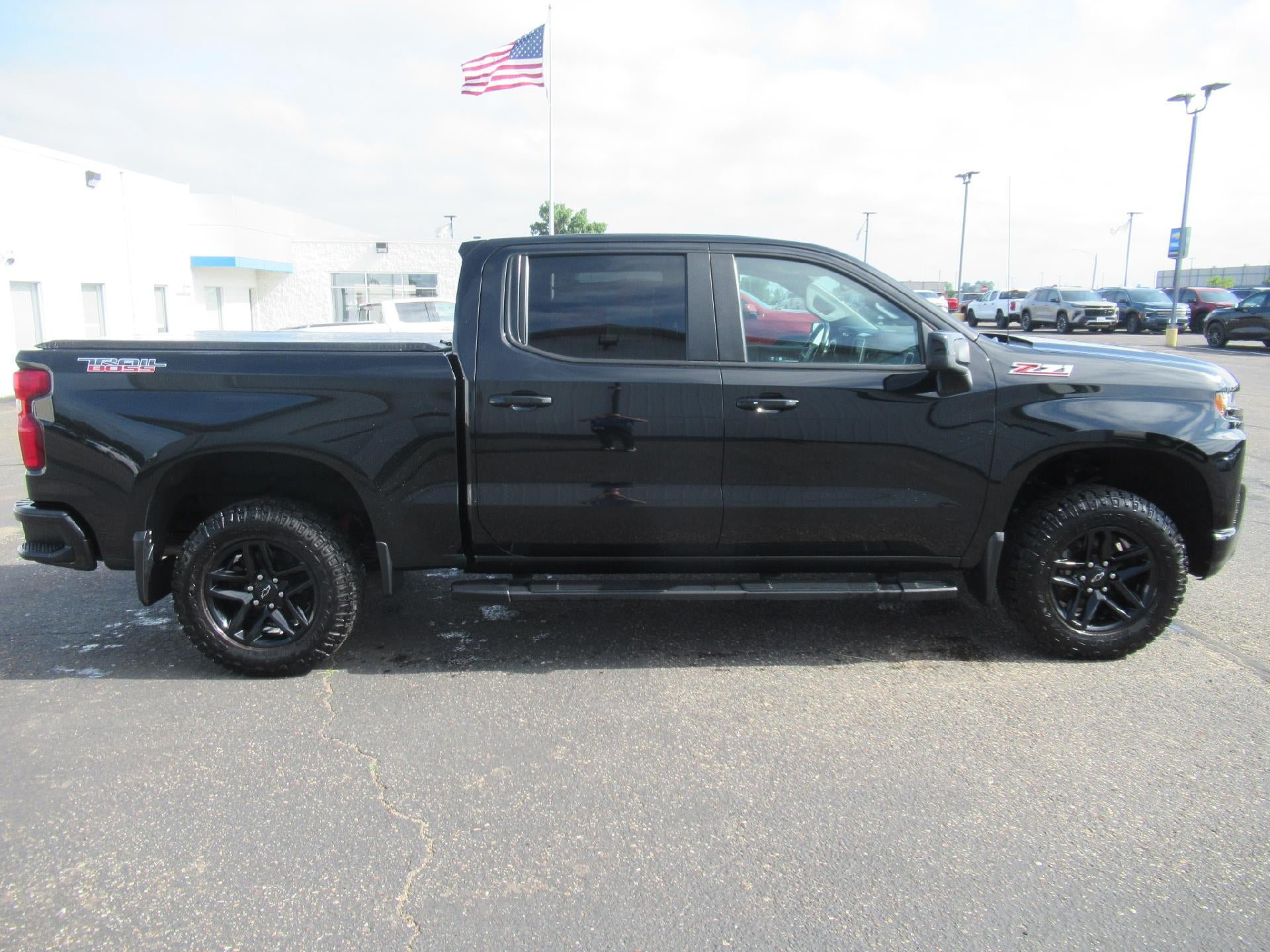 Used 2021 Chevrolet Silverado 1500 LT Trail Boss w/ Bed Protection Package AWD/4WD image 4